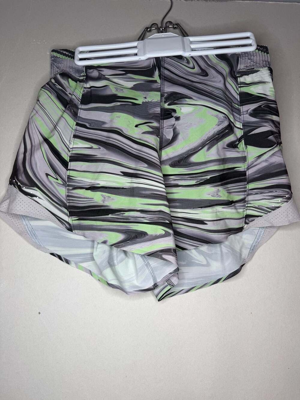 Lululemon Hotty Hot HR Short 4" Paint Glide Wrap Size 6 special edition